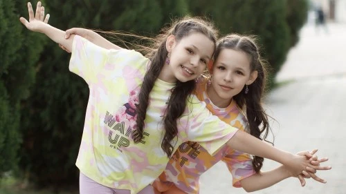 Сестры-близняшки - победительницы кастинга на озвучивание персонажа «Улётной доставки»