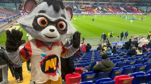 Енот Шоня из мультсериала «Команда МАТЧ» посетил матч ЦСКА – «Спартак»