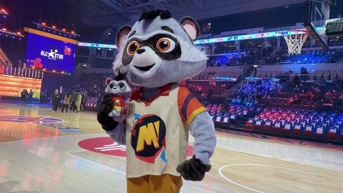 Енот Шоня порадовал гостей на баскетбольном Матче всех звёзд Единой Лиги ВТБ