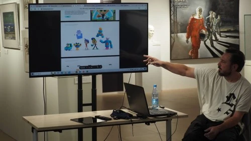 Арт-директор «ЯРКО» нарисовал мурал в Южно-Сахалинске и провел творческую встречу с жителями