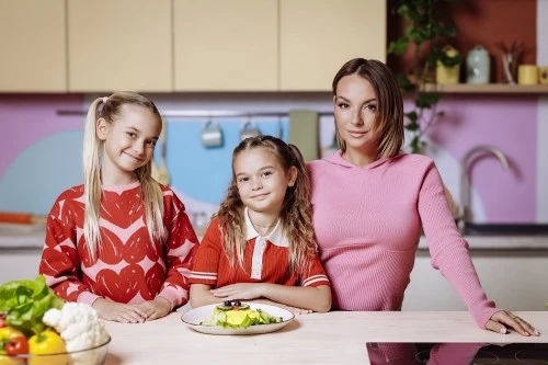 Премьера семейного кулинарного шоу «Вкусные рисунки. Создай и съешь» с Дарьей Сагаловой — на телеканале «Карусель»