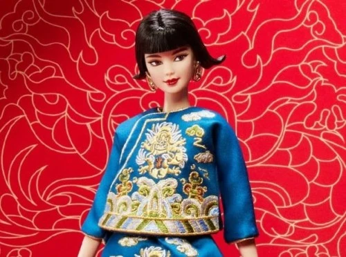 Компания Mattel выпустила Барби в китайском традиционном костюме