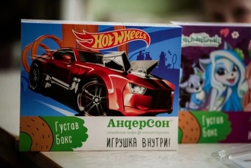 «АндерСон» запустил новинку детского меню – «Густав бокс» с Hot Wheels и Enchantimals